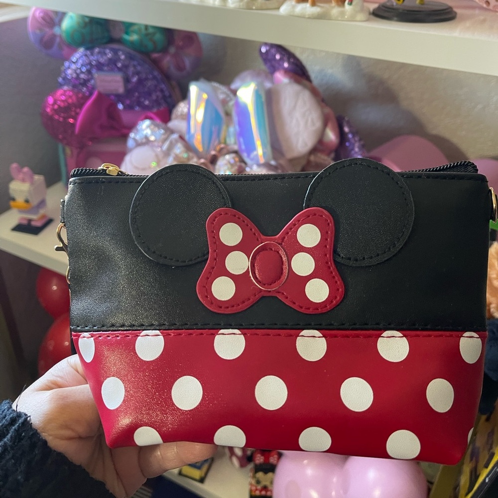 Disney Minnie pouch set.